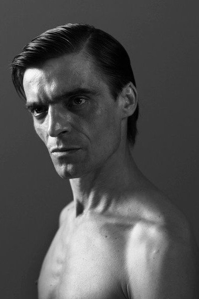 Roland Tzafetás as Zoli in Well
