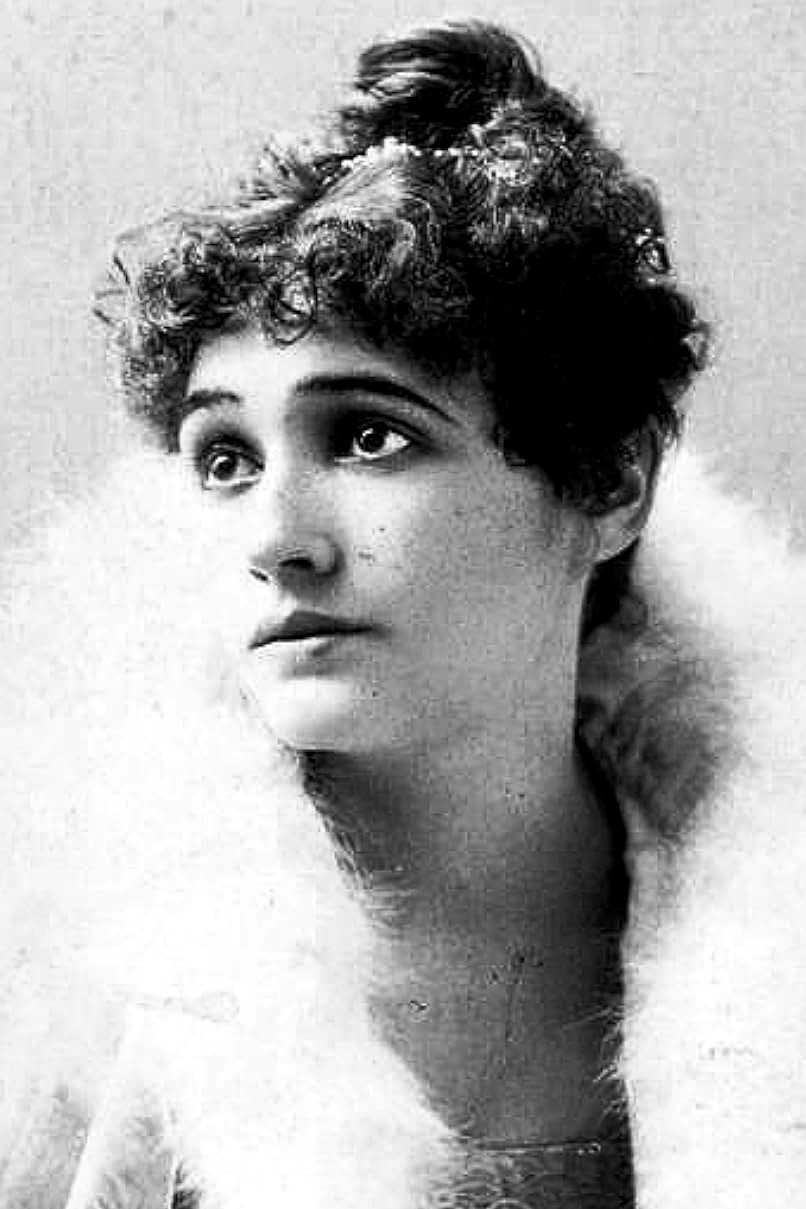 Julia Arthur as Italy (prologue) in The Common Cause