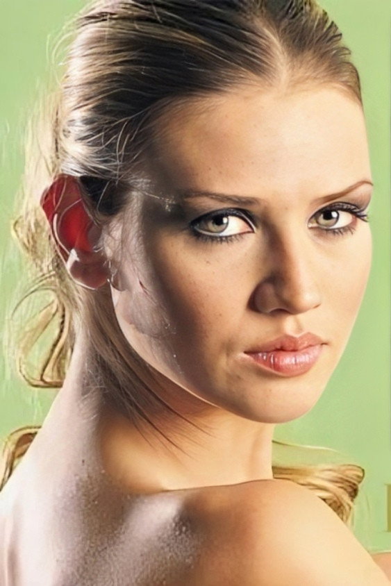 Doğa Bekleriz as Didem in 90-60-90