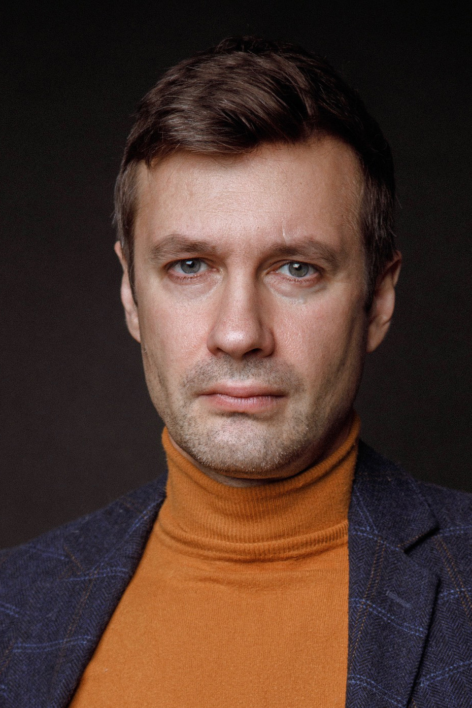 Владимир Колганов as Дмитрий in Розы на стекле