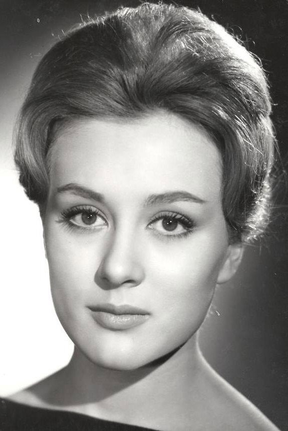 María Mahor as María in Cupido contrabandista