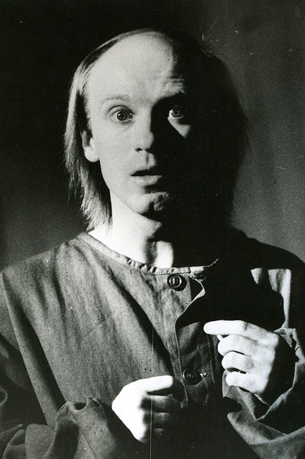 Сергей Бехтерев as Vitya Kolupan in There Are No Strangers Here