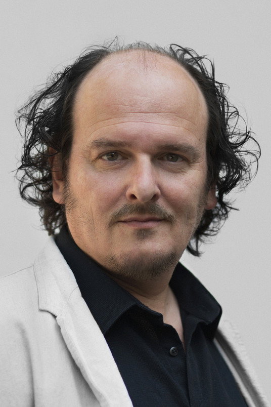Roland Vouilloz as Maître Giroud in A livre ouvert