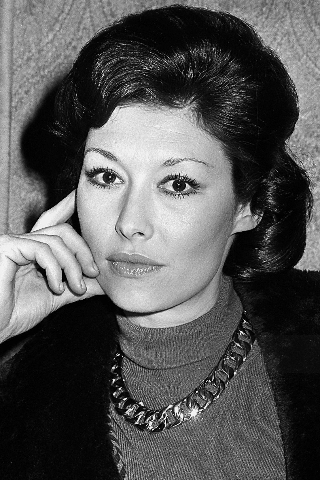 Claudia Gravy as Marlene in La playa de las seducciones
