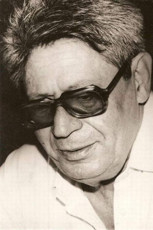 Sandu Sticlaru as Parintele Daniil in The Axe