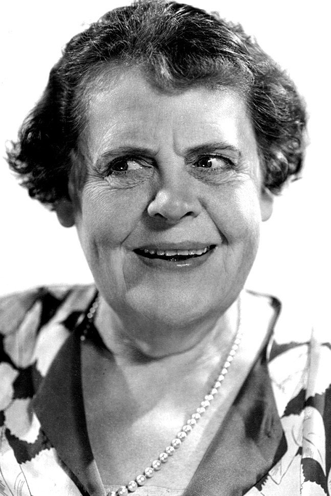 Marie Dressler as Ma Harrington in The Patsy