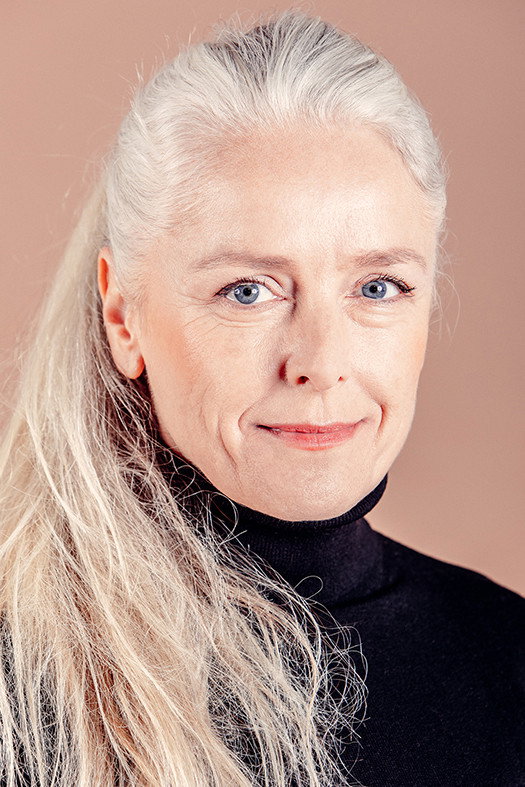 Lucie Trmiková as Tomáš's mom in To See the Sea