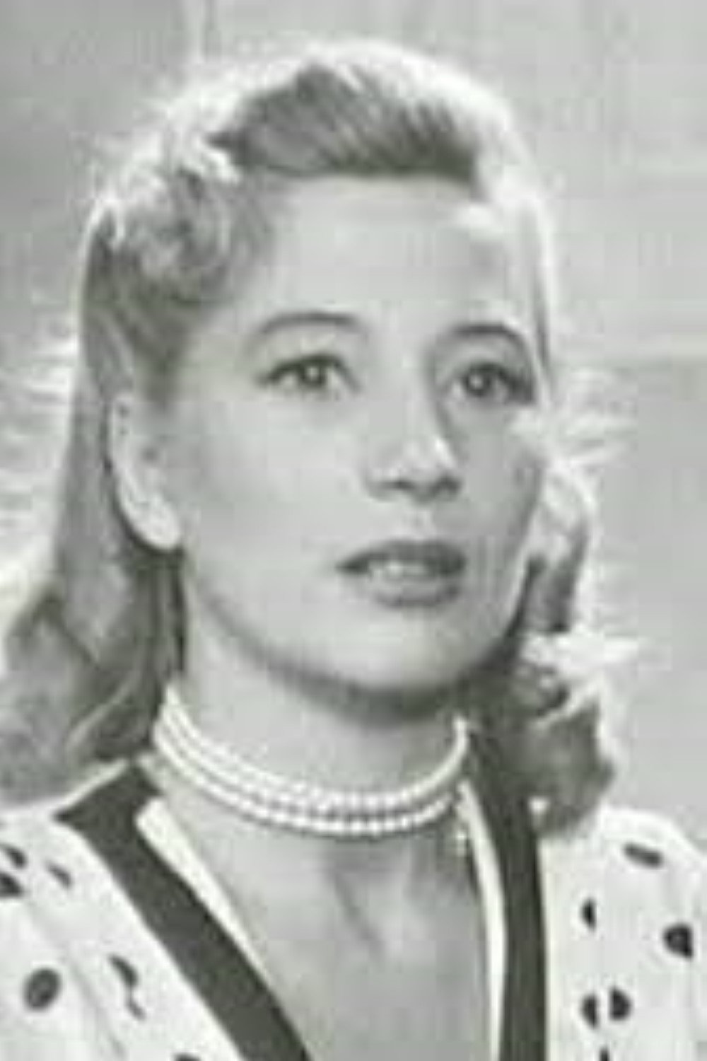 Lili Bontemps as Singer in Love at Sea