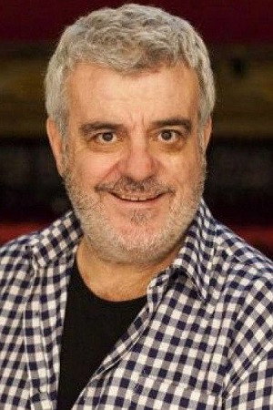 Millán Salcedo as Actor Comico in Martes y Trece