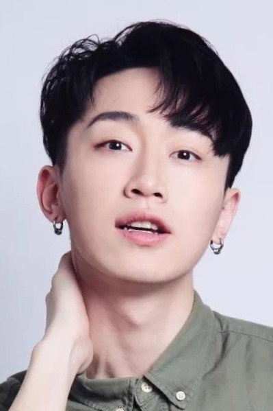 Xie Zecheng as Wang Yiming in Summer Again