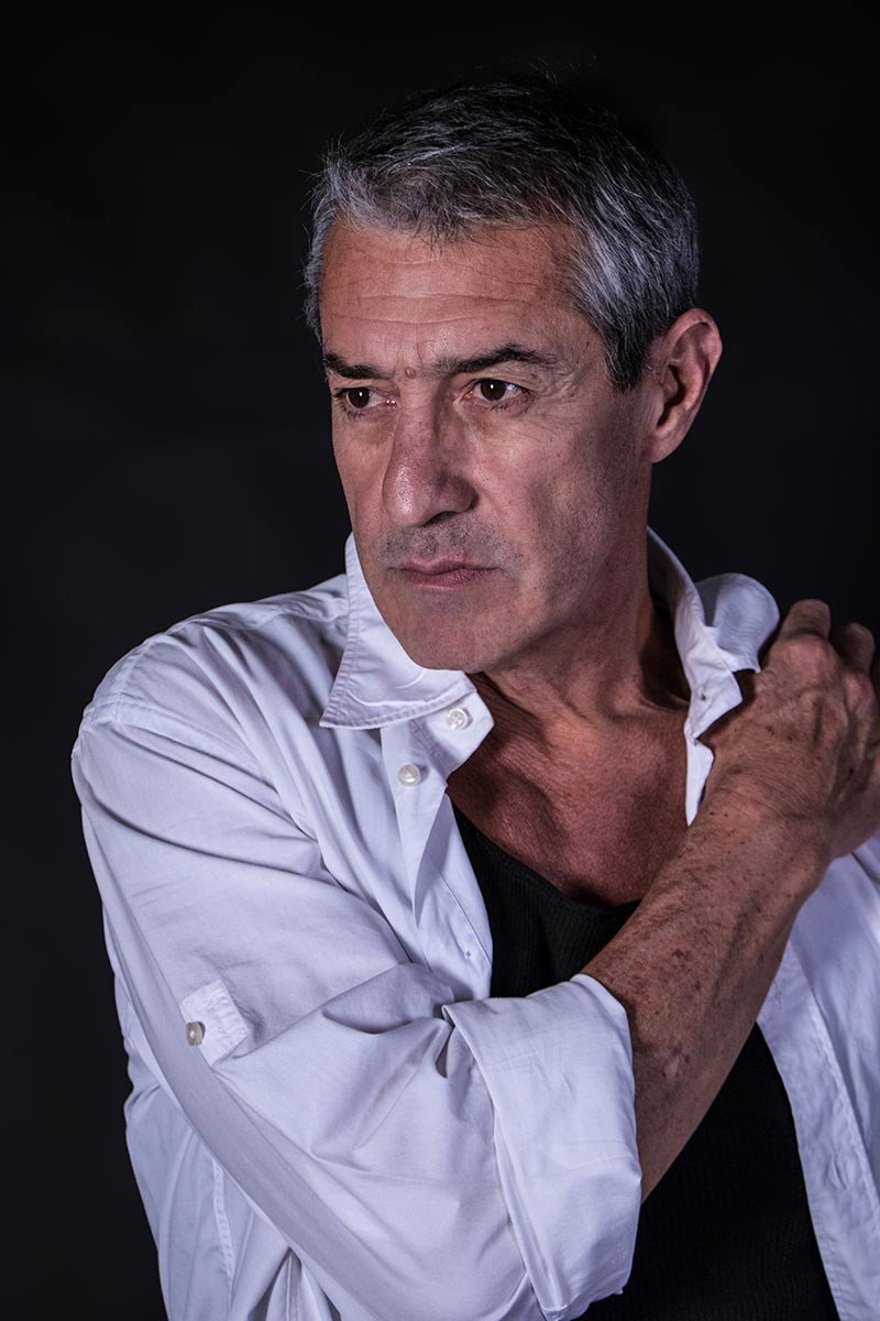 Rodolfo Arias as Antonio in Amores Cruzados