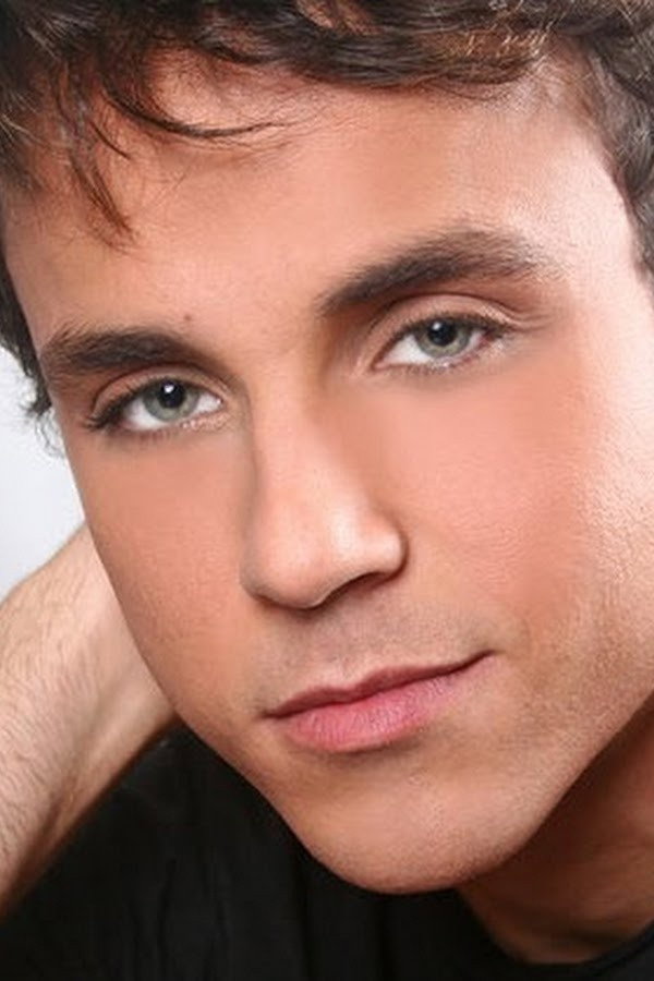 Paulo Vilela as César in Conselho Tutelar