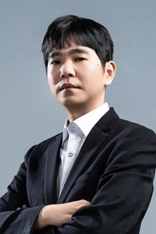 이세돌 as Self in The Risk Takers