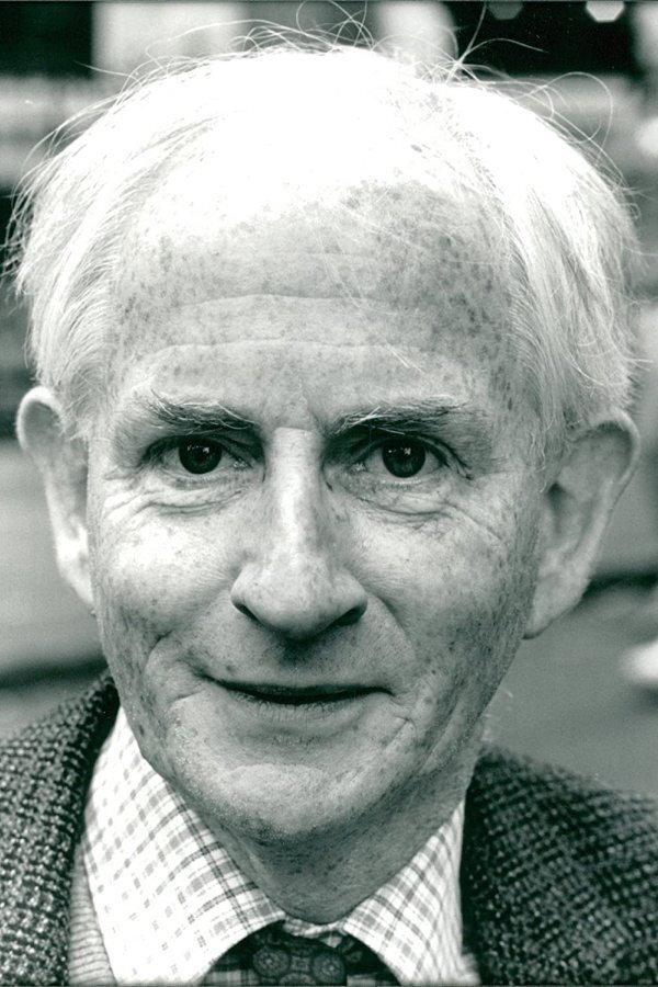 Robert Fyfe as Grandad in No Strings