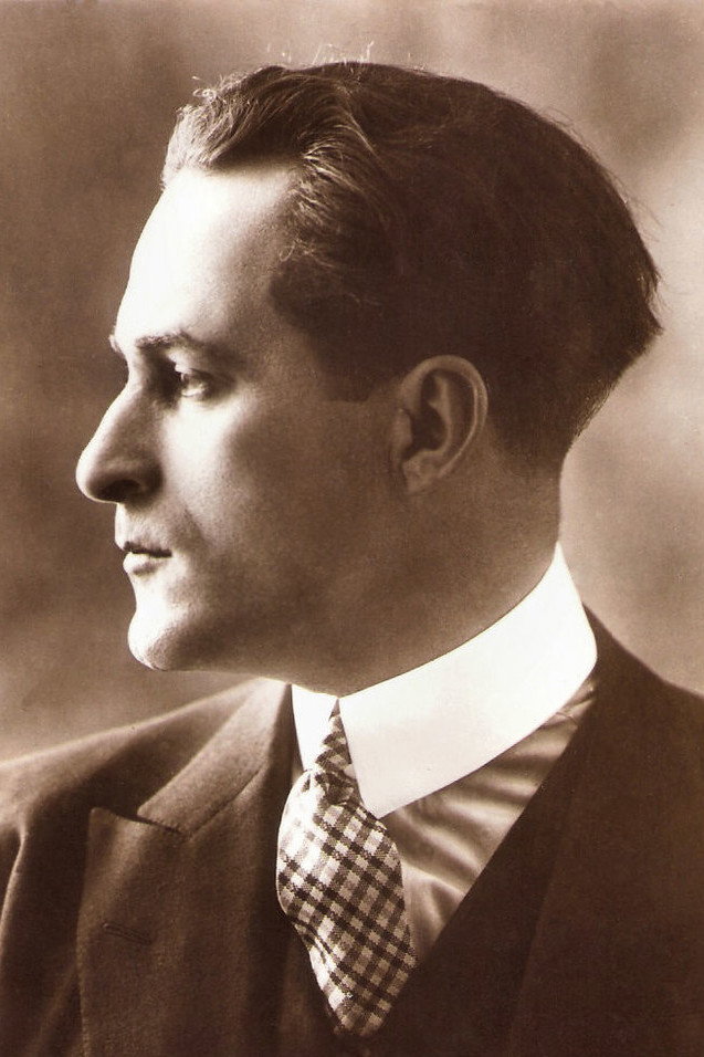 Genica Missirio as Maurice de Thouars in Belphégor