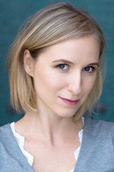 Réka Derzsi as Alžběta in Little Foxes