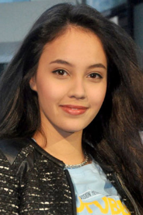 Anggika Bölsterli as Shafira in Di Antara Dua Suami
