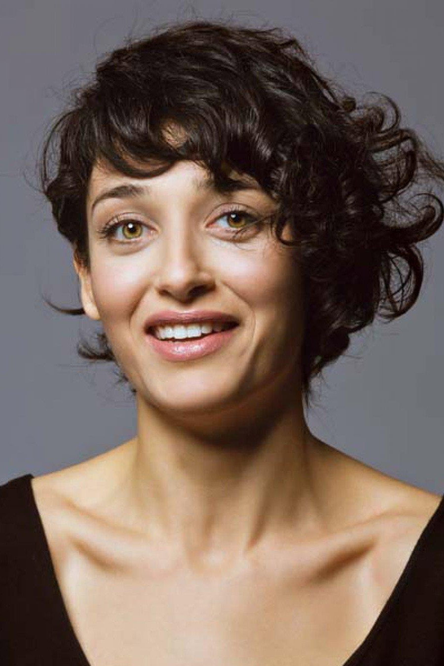 Elif Nur Kerkük as Bahar in Souk Bazaar