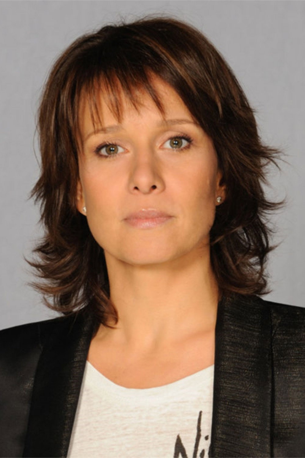 Carole Rousseau as Host in Plein les yeux