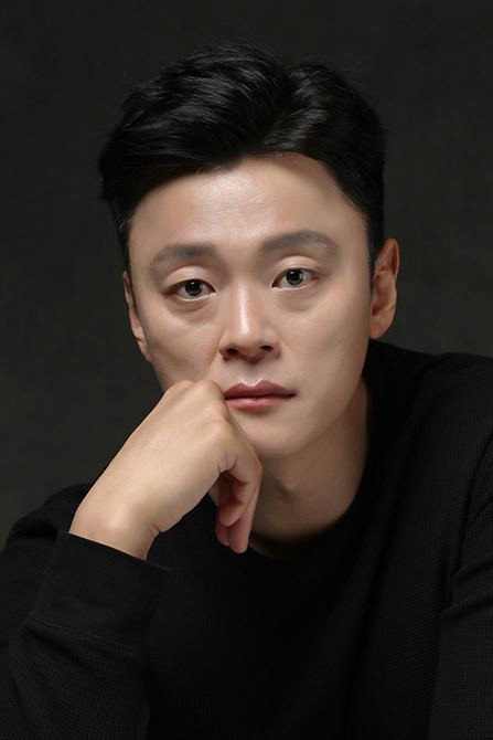 김찬형 as Detective Park in Men of Plastic