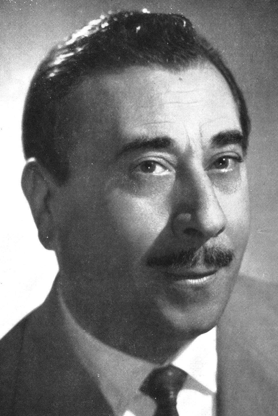 Leopoldo Valentini as capostazione in La sposa non può attendere