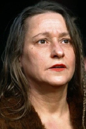 Simone Frost as Eierfrau in Zepp