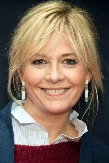 Flavie Flament as Self - Host in Stars à domicile
