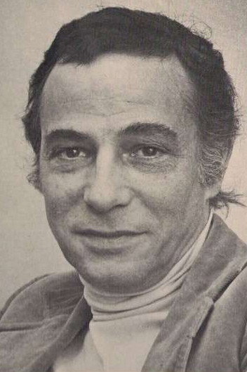 Jean Négroni as Narrateur (voix) in Voyage chez les vivants - L'Aventure des hommes