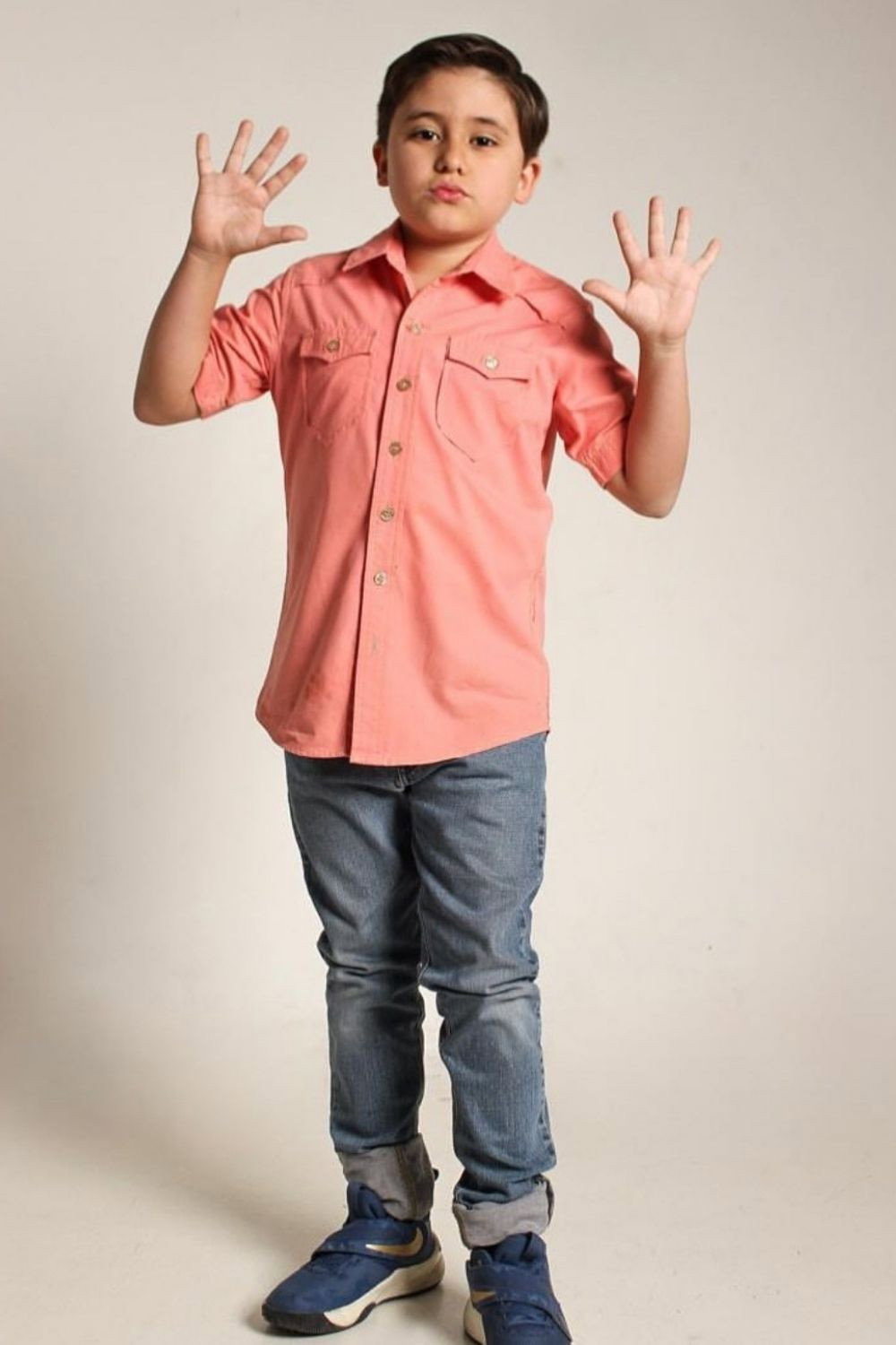 Erick Guillen Torres as Toñito in Un Cachito de Ti