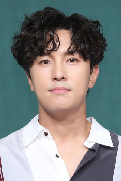 김동완 as Kim Tae-Pyung in Cheer Up, Mr. Kim!