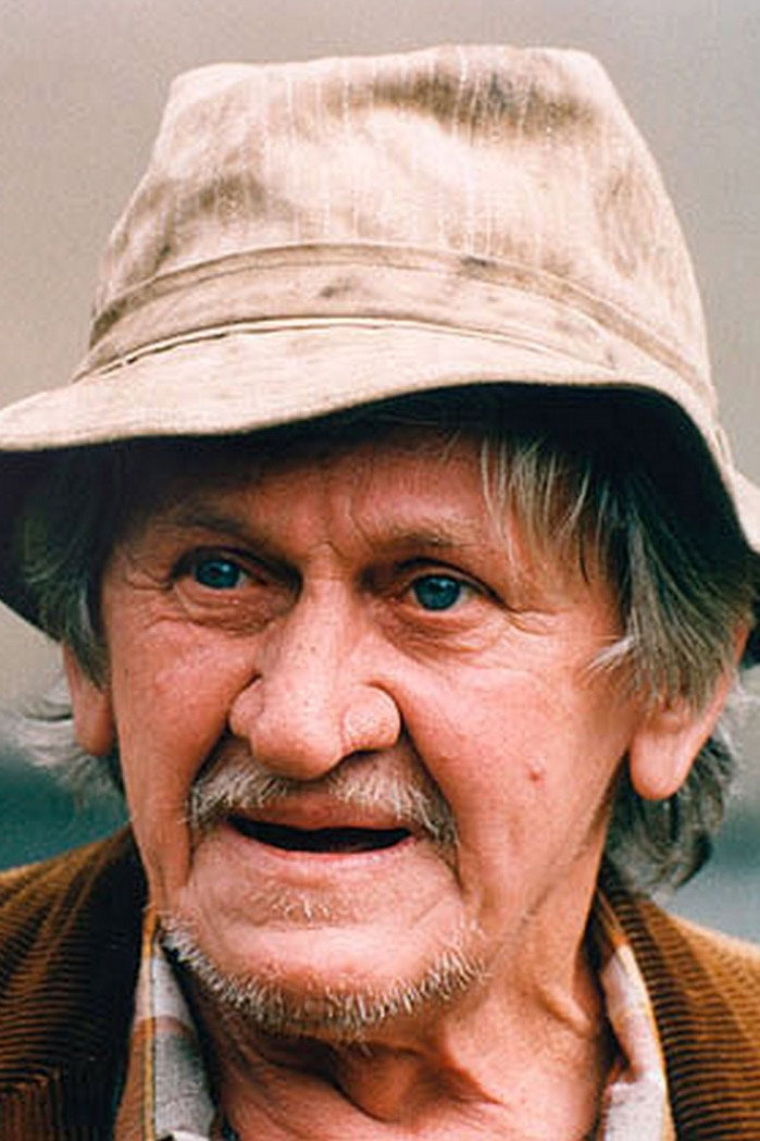 Július Vašek as Prasivec in The Copper Tower