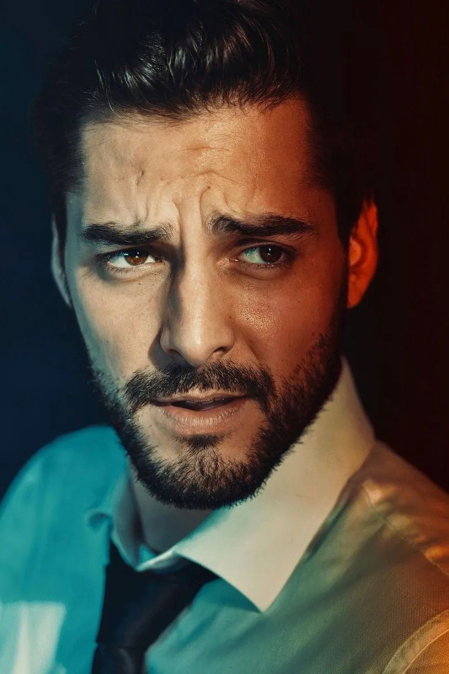 Bruno Sosa Bofinger as Dante in Leal