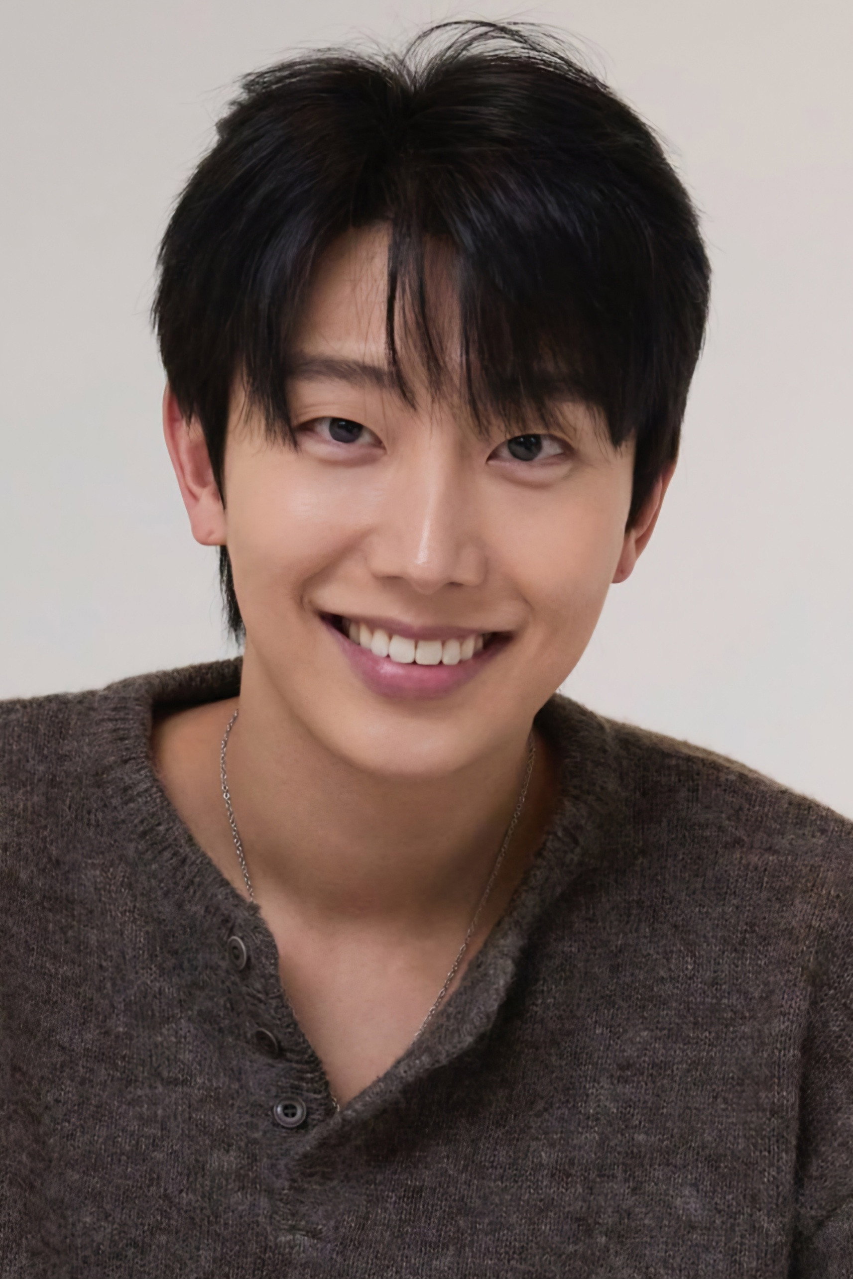 최찬이 as Shin Da-on in Light on Me