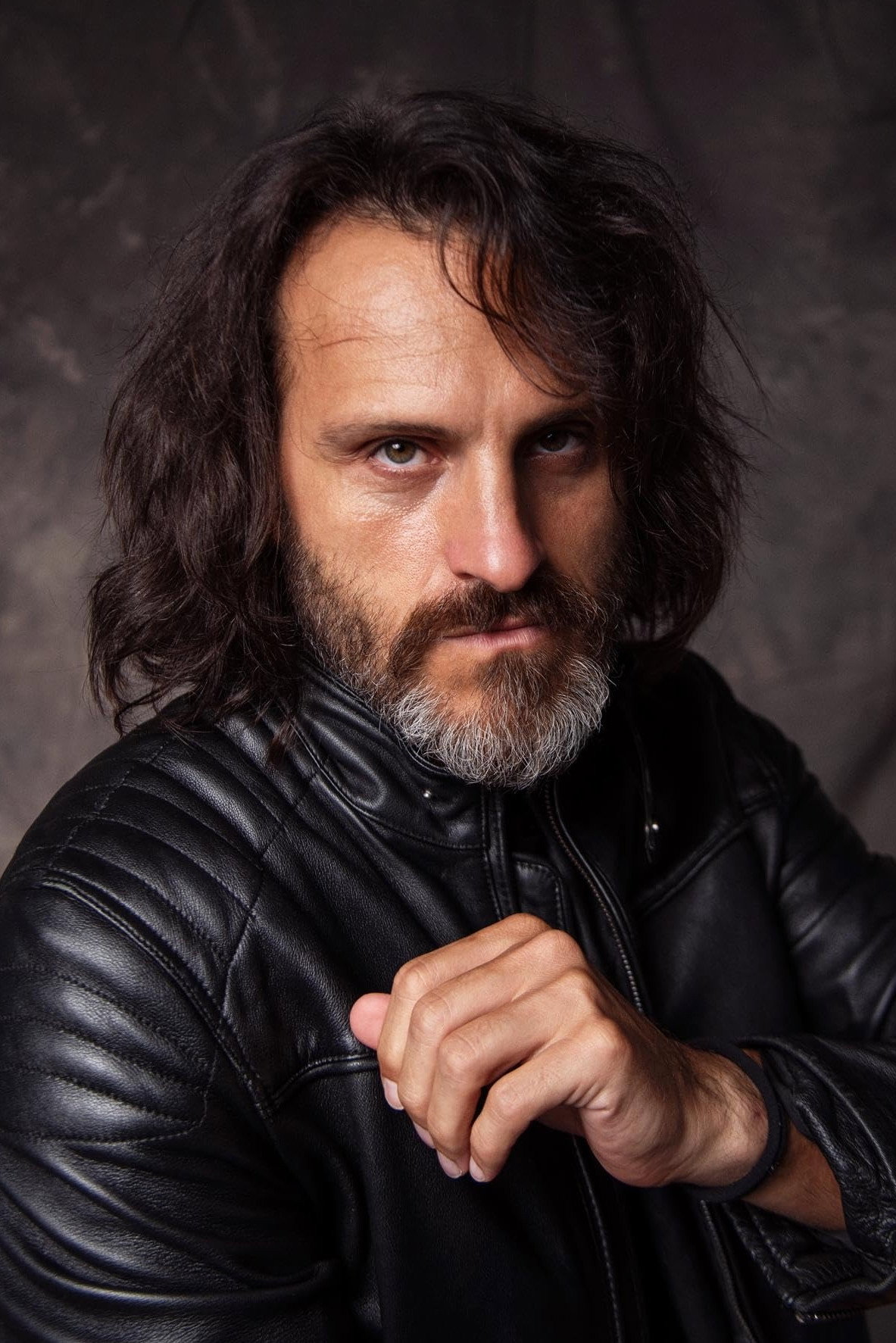 Emiliano Hasan as Gabriel Mendoza in Emilia Pérez