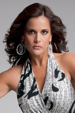Mónica Sánchez as Francisca Zubiaga y Bernales «La Mariscala» in The Inheritance of Flora