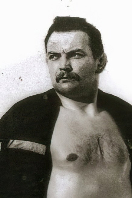 Roger Delaporte as Don Trent in Left Handed Johnny West