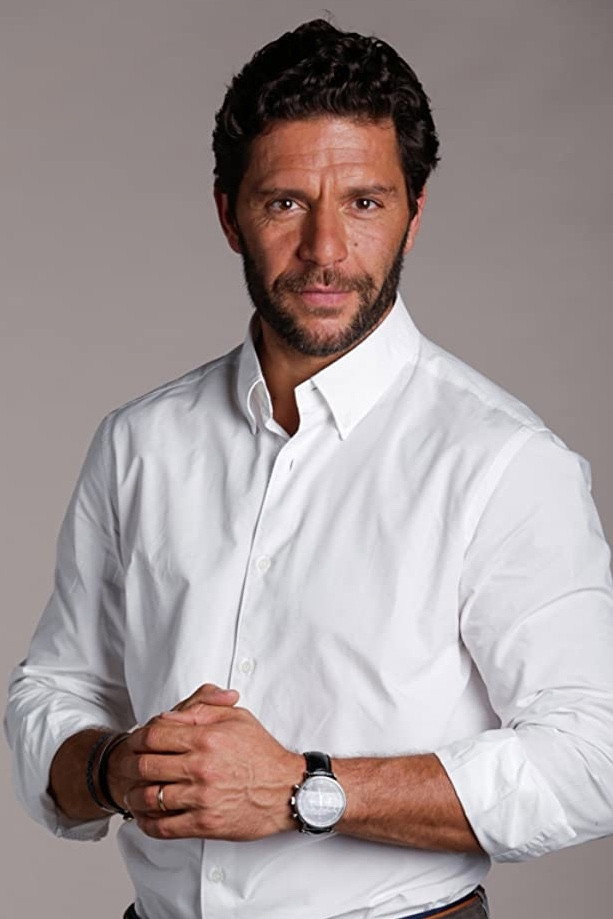 Eurico Lopes as Eduardo in Tábuas com História
