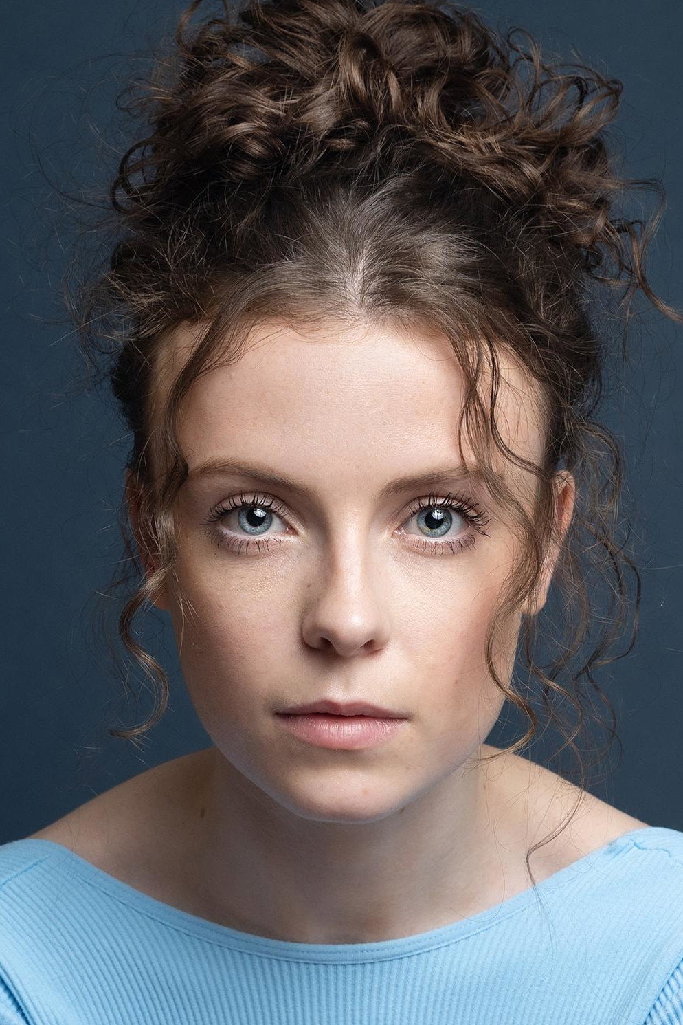 Honor Kneafsey as Lisa Baxter in Legacy of Lies