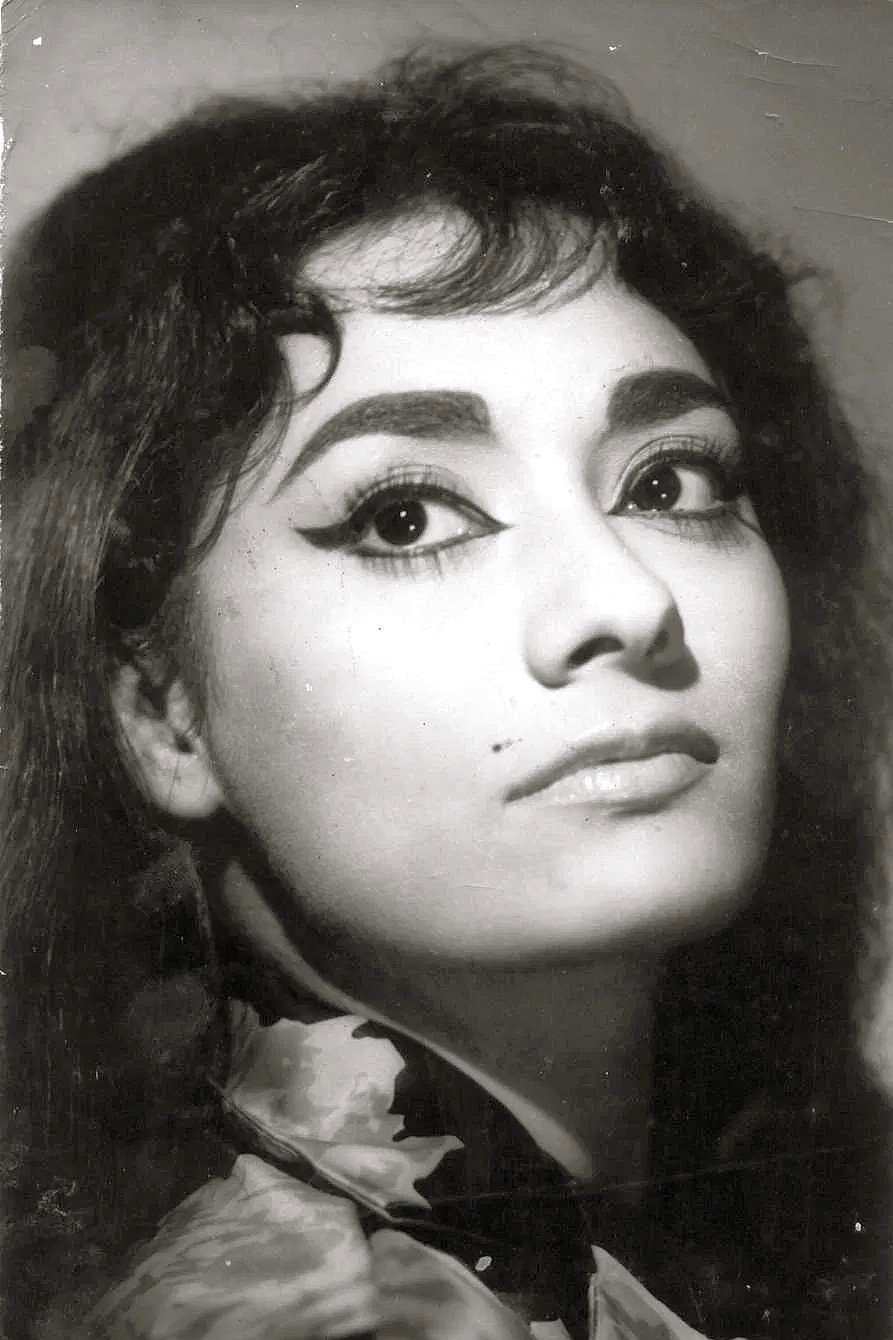 Faryal as Jenny in Aafat