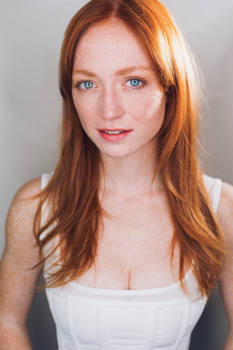 Sophie Anna Everhard as Dylan Marvil in The Clique