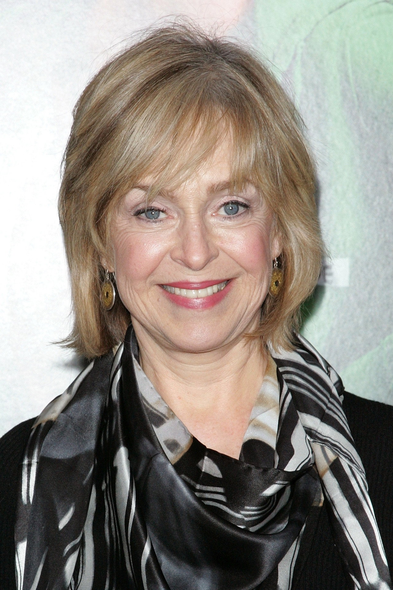 Jill Eikenberry as Pauline Mendelson in An Inconvenient Woman
