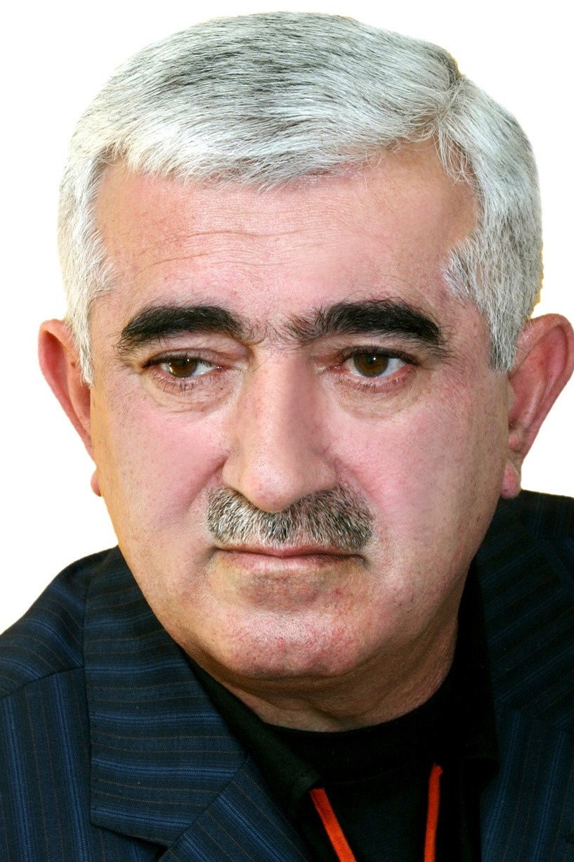 Ramiz Məmmədov as Hətəm in Fraudsters
