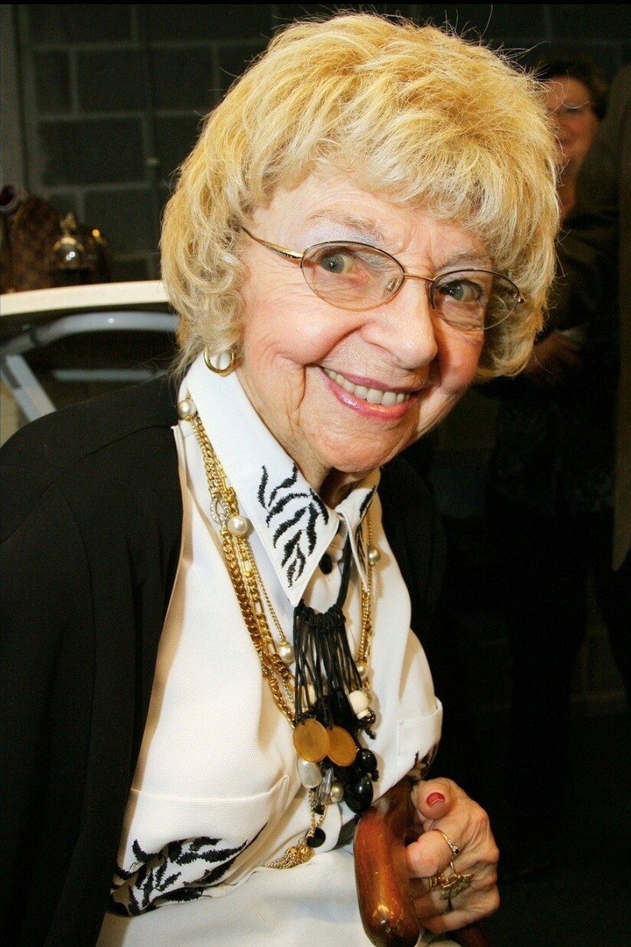 Yvonne Verbeeck as Burgemeester in Two Mothers