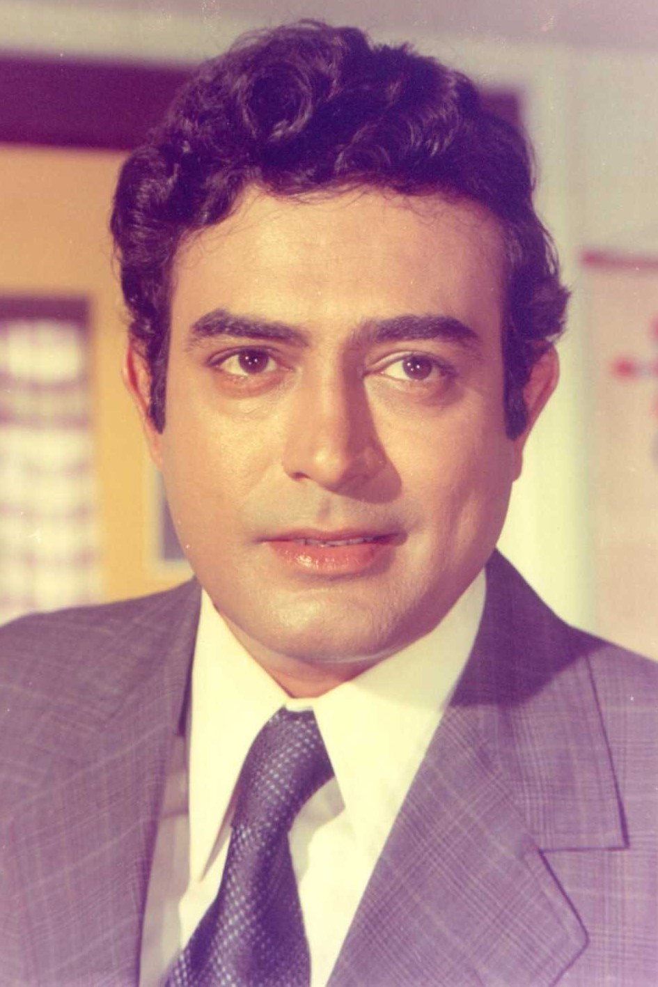 Sanjeev Kumar as Dr. Amarnath Gill in Mausam