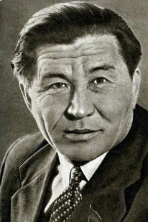 Шакен Айманов as Beisov in Here We Live