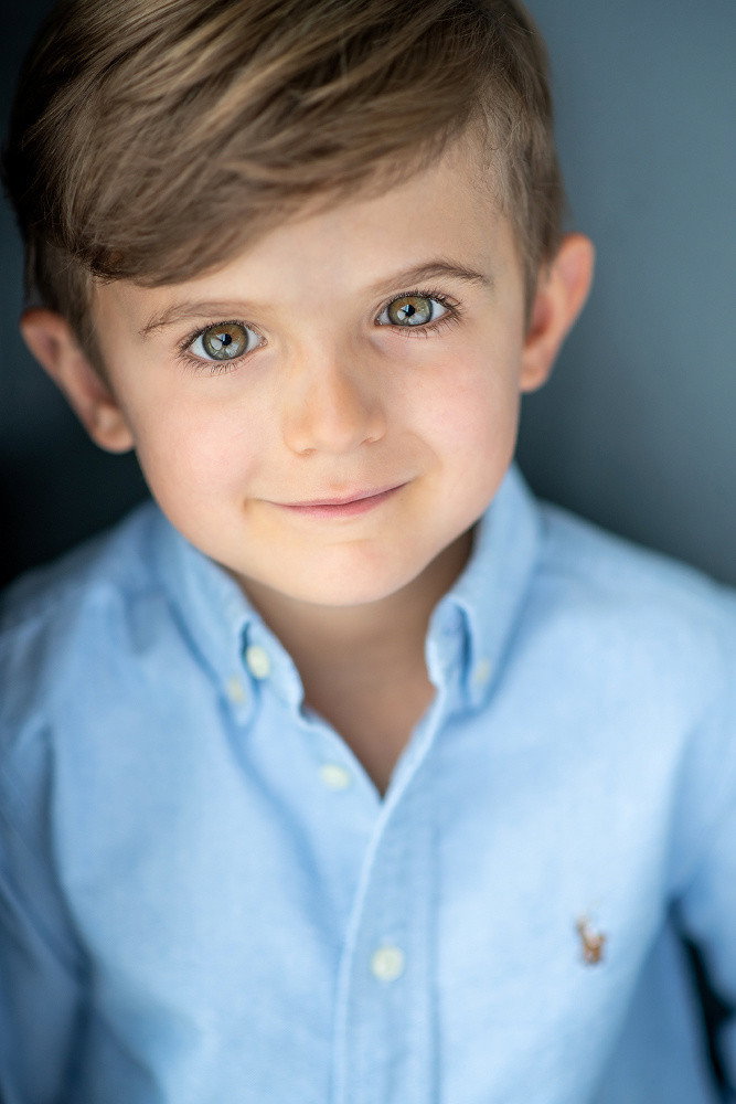 Sebastian Billingsley-Rodriguez as Oliver in Love, Guaranteed