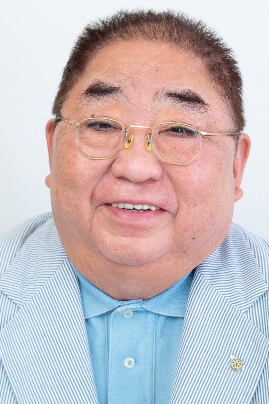 小林亜星 as Rev. Kameyama in Madadayo