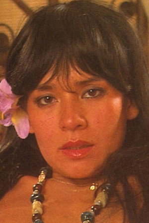 Mika Barthel as Karine in Le transfuge