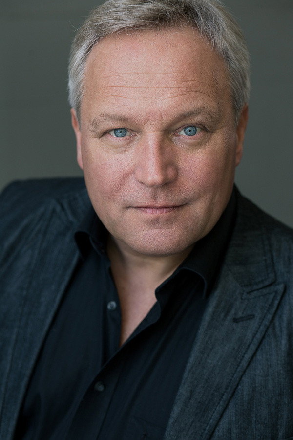 Andreas Klaue as Chef in Schwarznull