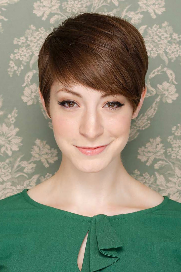 Tybee Diskin as Sally in Claire